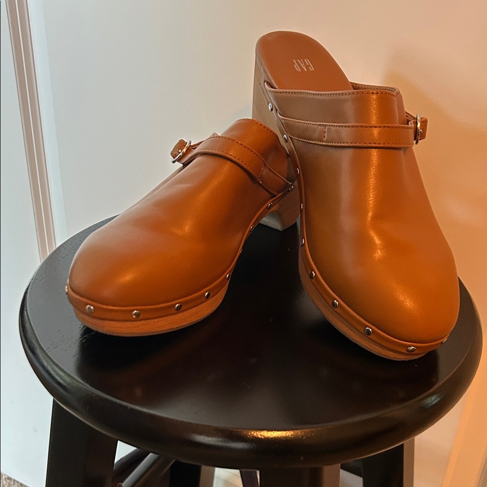 GAP Tan Leather Clogs with Studded Trim size 7